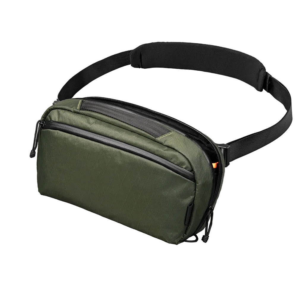 ALPAKA Eclipse Gaming Sling 便攜遊戲包，專為玩家設計。