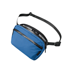 ALPAKA Flight Sling 2L 側肩包 - 210D 防撕裂尼龍材質，輕便耐用