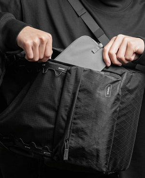 BITPLAY Black Series 28L Backpack 跨境旅行後背包 - 防水耐用設計，輕便大容量