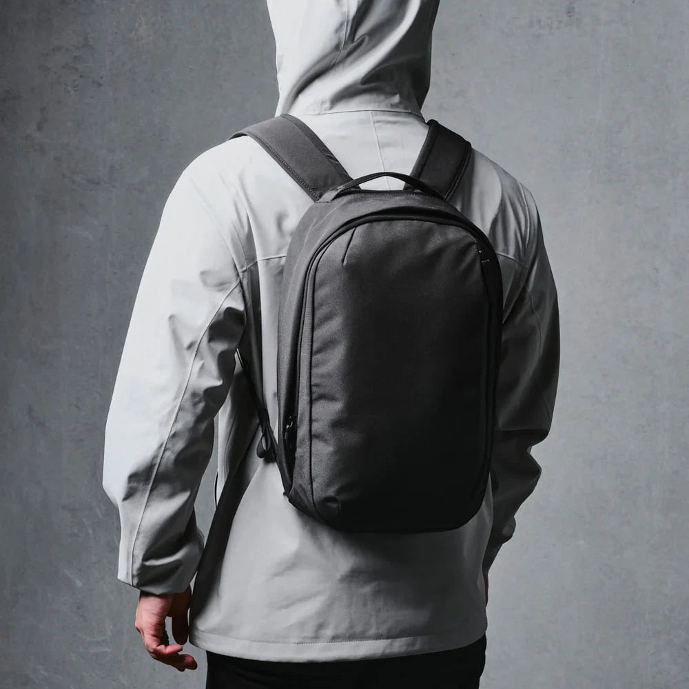 ALPAKA Metro Backpack 通勤背囊 - 帶襯墊肩帶與通風背板，減輕肩膀壓力，提升背負舒適度
