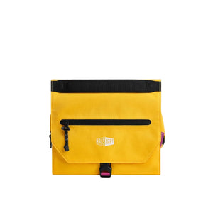專為旅行設計的 BAGSMART Faro 懸掛式洗漱包，具備 4.5L 實用容量與乾濕分離防水隔層。獨特捲式壓縮設計、360°隱藏掛鉤與可拆卸收納袋，讓您的洗漱用品井然有序，輕鬆應對 5-7 天行程。港澳地區滿額即享免運費！
