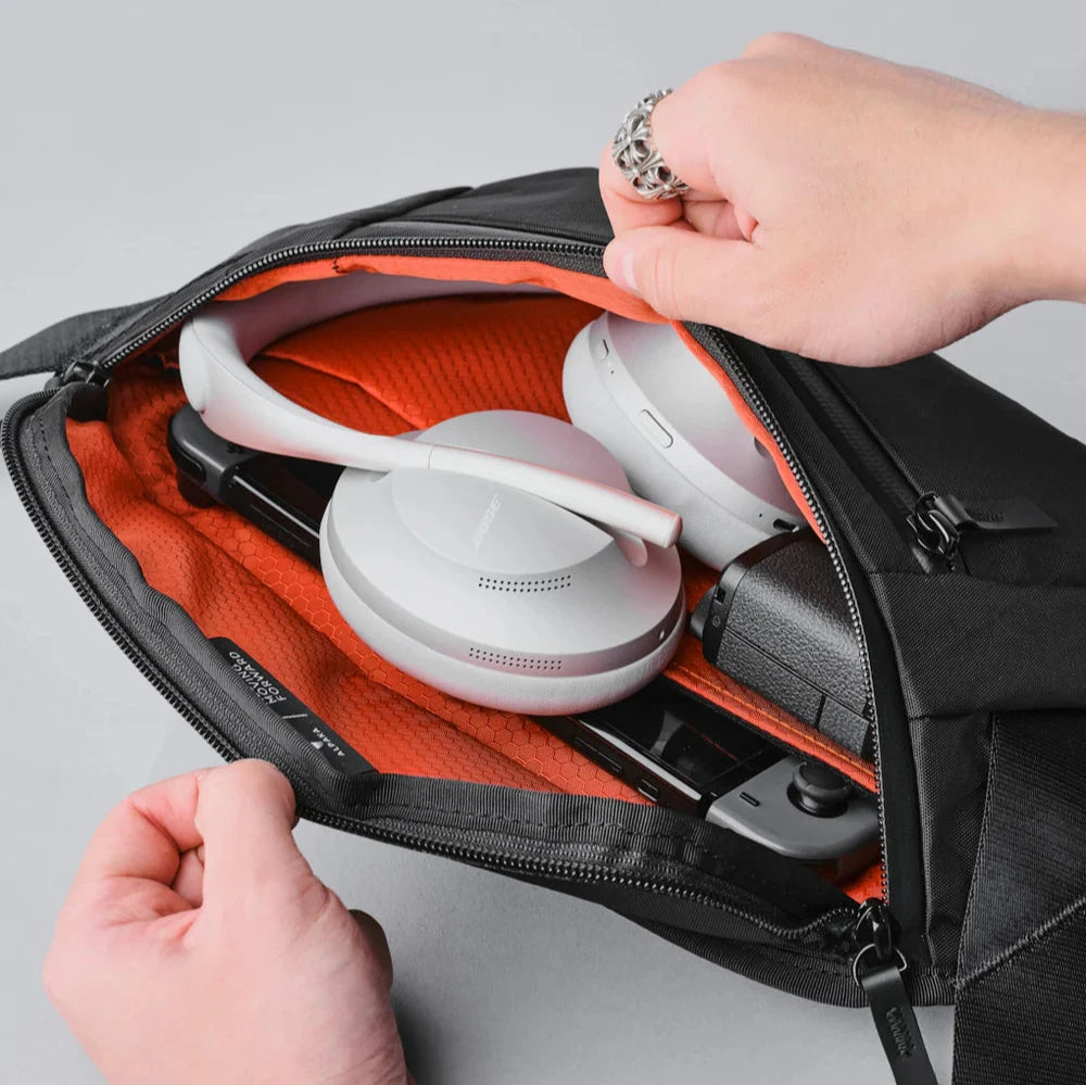 ALPAKA Bravo Sling Mini V2 側肩包｜時尚輕便結構與全天候防護性能