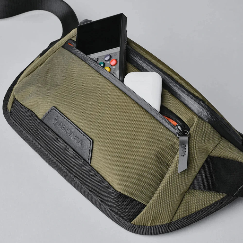 ALPAKA Bravo Sling Mini V2 側肩包｜結合 X-Pac 防水材質與 Axoflux 再生纖維設計