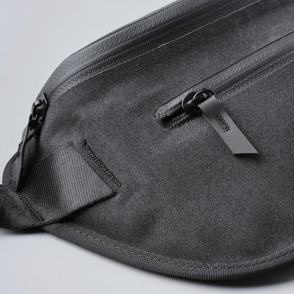 ALPAKA Bravo Sling Mini｜可調節肩帶提供三種背法，腰包、斜背包及肩背包