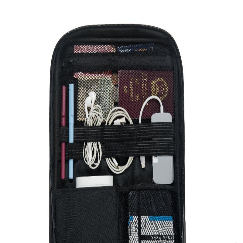 Fisherman Backpack S 背囊支援 180 度全開設計，方便整理物品