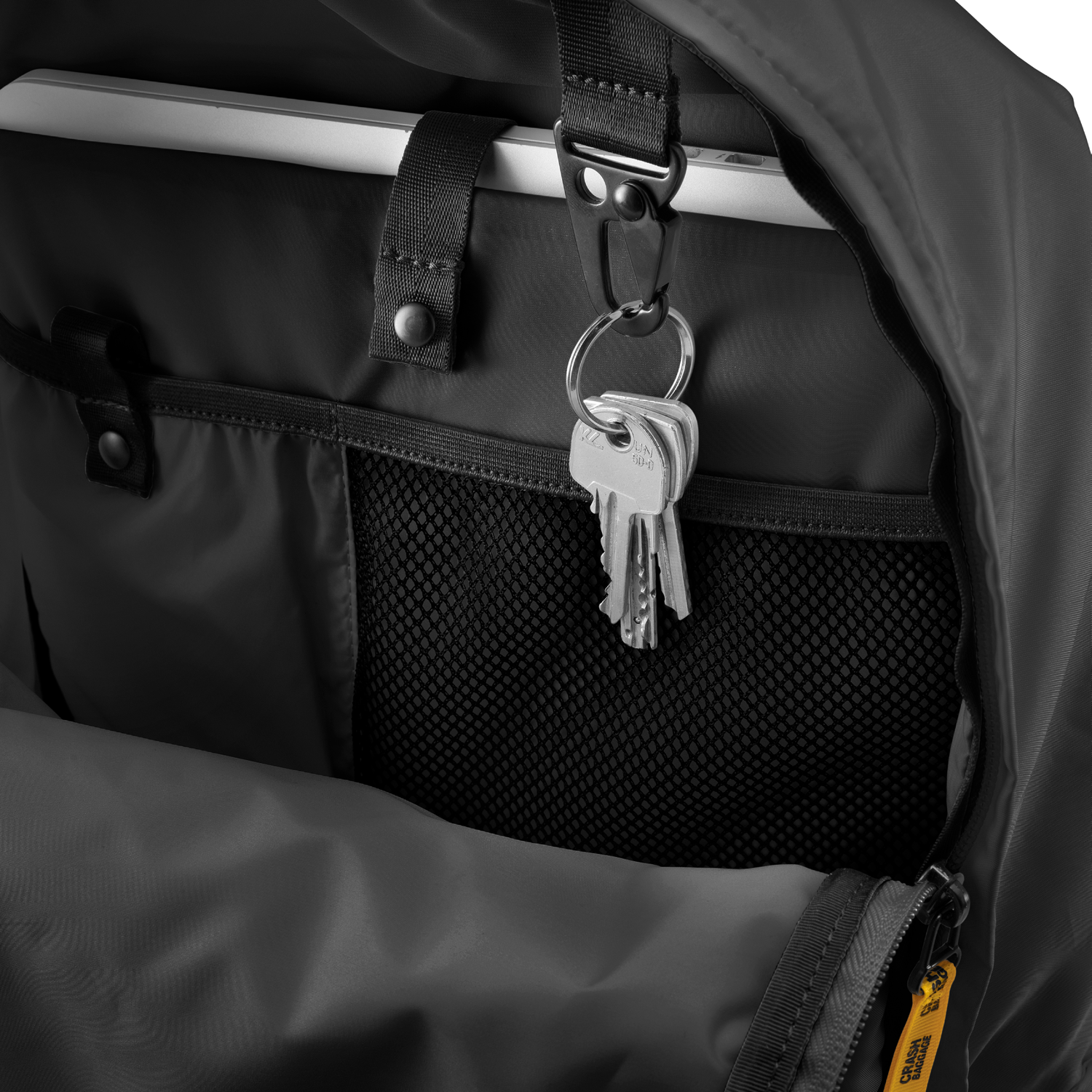 Crash Baggage CNC Backpack｜破壞風凹痕設計背囊