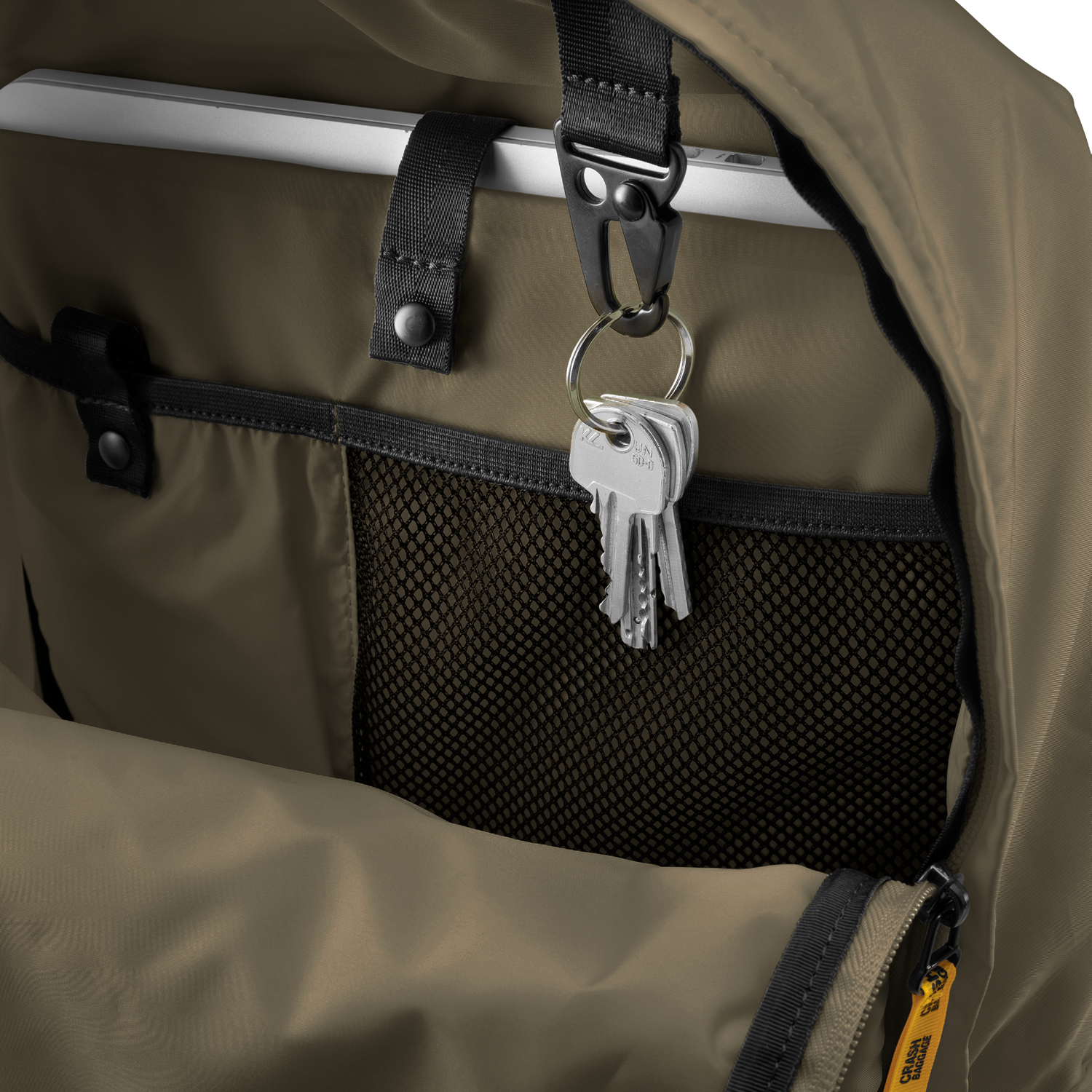 Crash Baggage CNC Backpack｜內部隔層專為筆記本電腦設計
