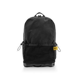 貫徹 "Handle Without Care" 哲學！Crash Baggage Hard Mesh Backpack 結合軟身透氣網面與 100% 聚碳酸酯防護硬底。配備 15 吋電腦隔層與防水拉鍊，是您日常通勤與極簡出行的完美背囊。