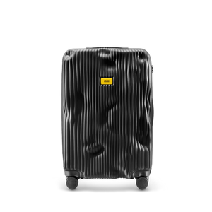 CRASH BAGGAGE Stripe Medium 行李箱｜採用 100% 聚碳酸酯材質 製成，堅固輕便