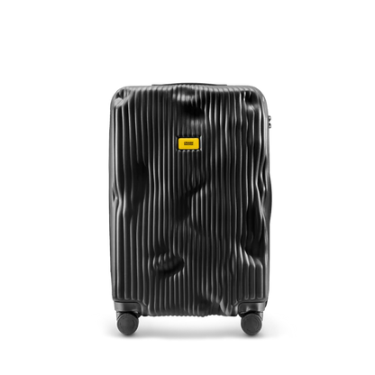 CRASH BAGGAGE Stripe Medium 行李箱｜採用 100% 聚碳酸酯材質 製成，堅固輕便