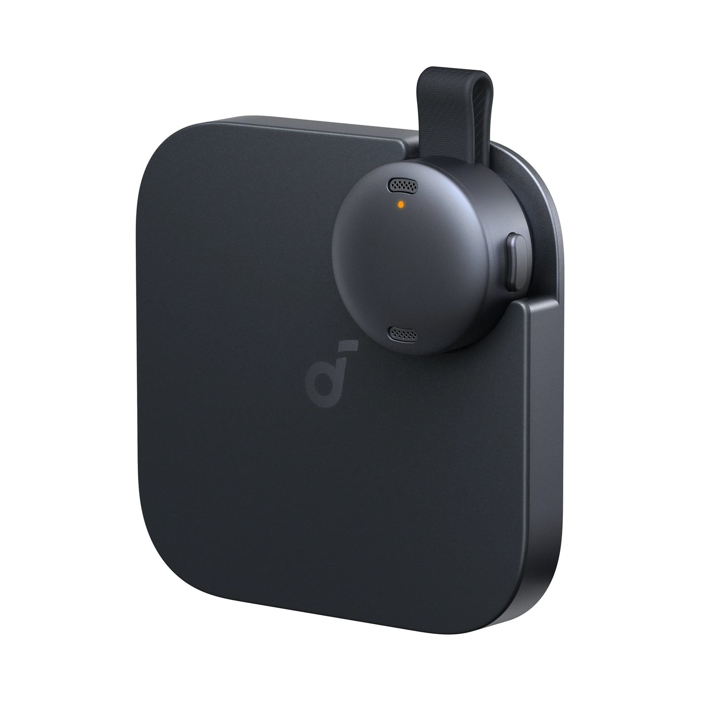 錄音機如硬幣般細小，並配備磁吸夾子、掛頸繩及手機磁吸配件，適合隨身攜帶