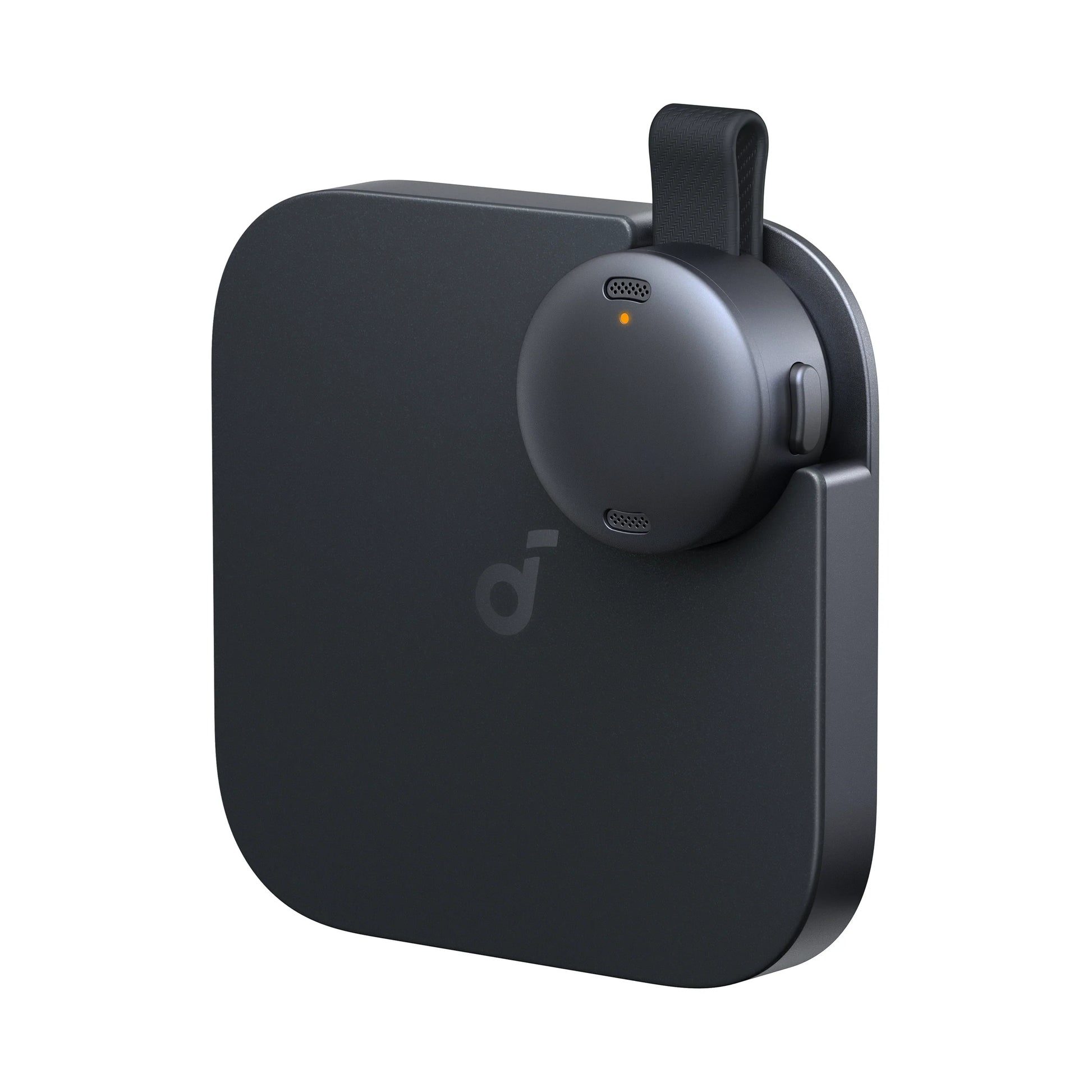 錄音機如硬幣般細小，並配備磁吸夾子、掛頸繩及手機磁吸配件，適合隨身攜帶