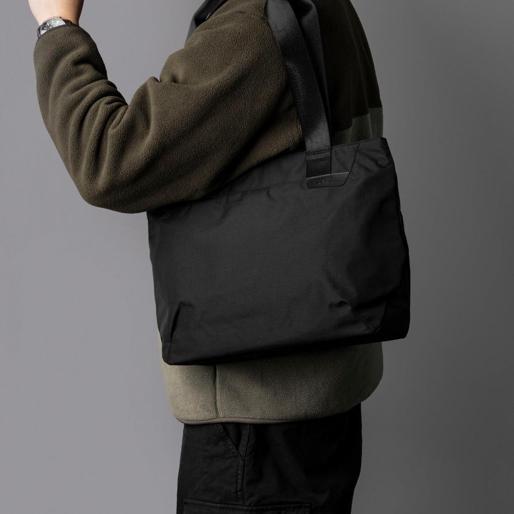 Elements Tote (S) 作為日常通勤包，輕鬆收納筆記本、文件和隨身用品