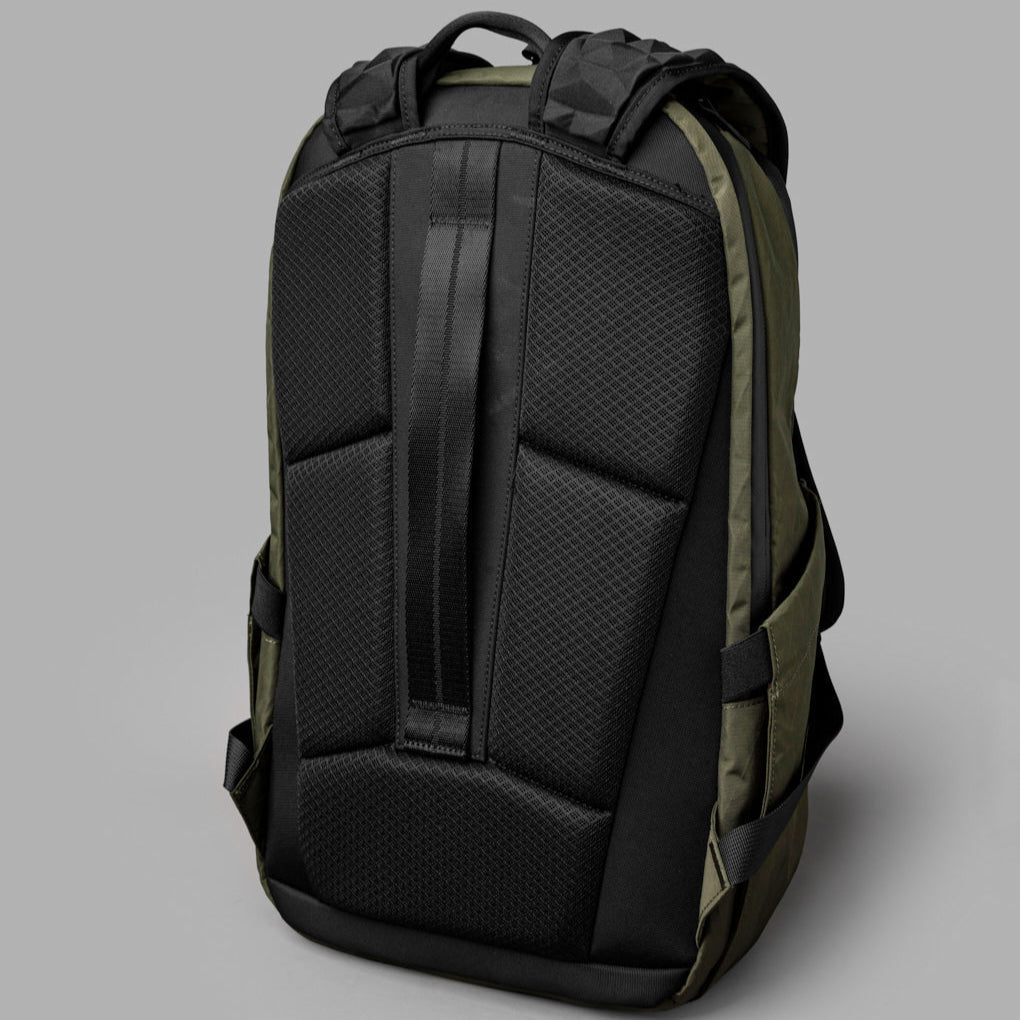 ALPAKA Elements Backpack Pro 防水背囊｜人體工學設計，配備帶襯墊的肩帶與波浪外形背板