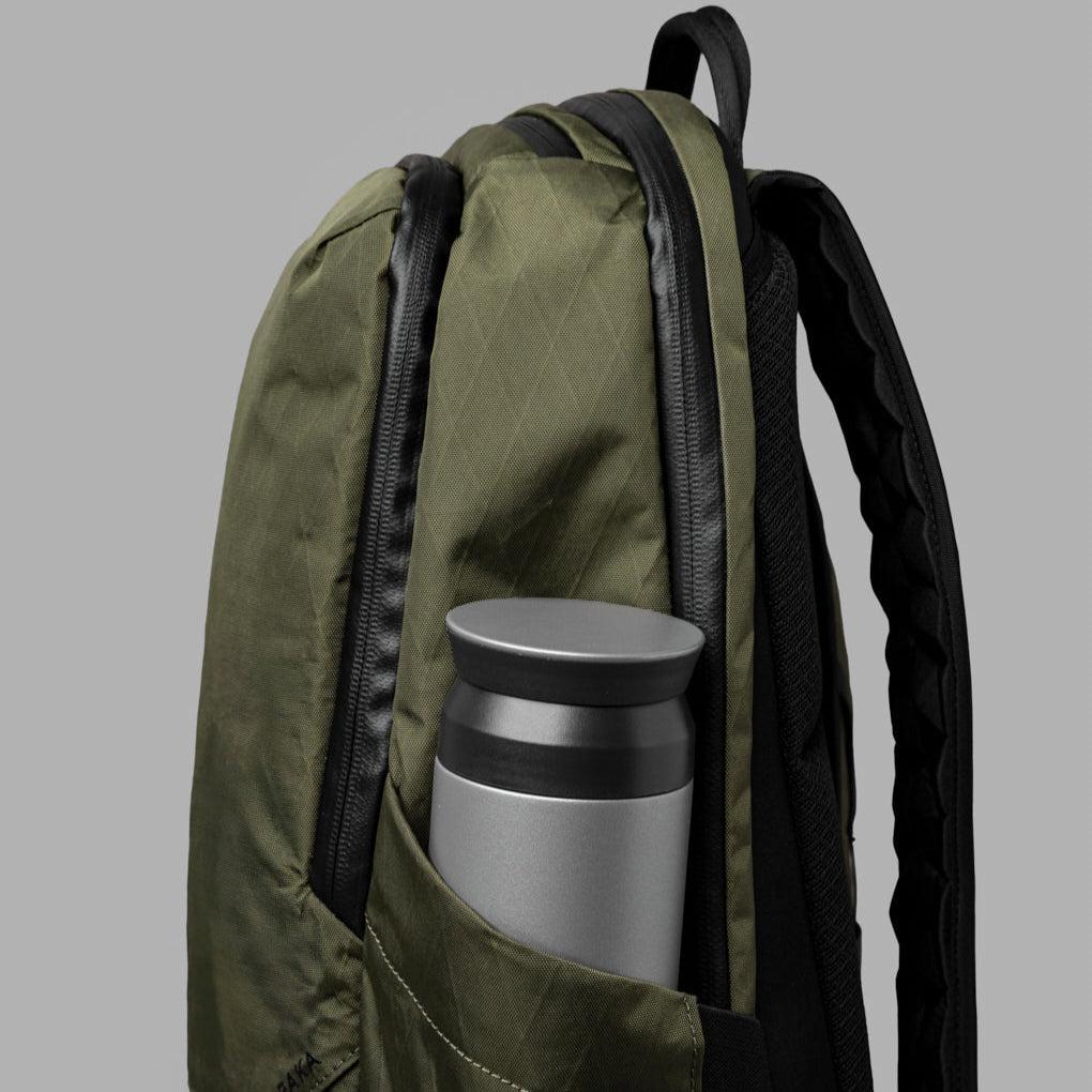 ALPAKA Elements Backpack Pro 防水背囊｜人體工學設計，配備帶襯墊的肩帶與波浪外形背板