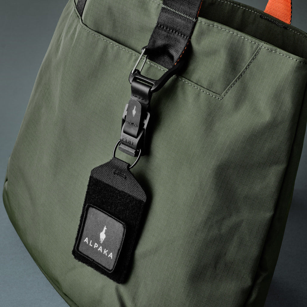 ALPAKA Hub Patch & Morale Patch 卡套｜採用 Fidlock® 磁扣技術與輕便設計，支援快速固定