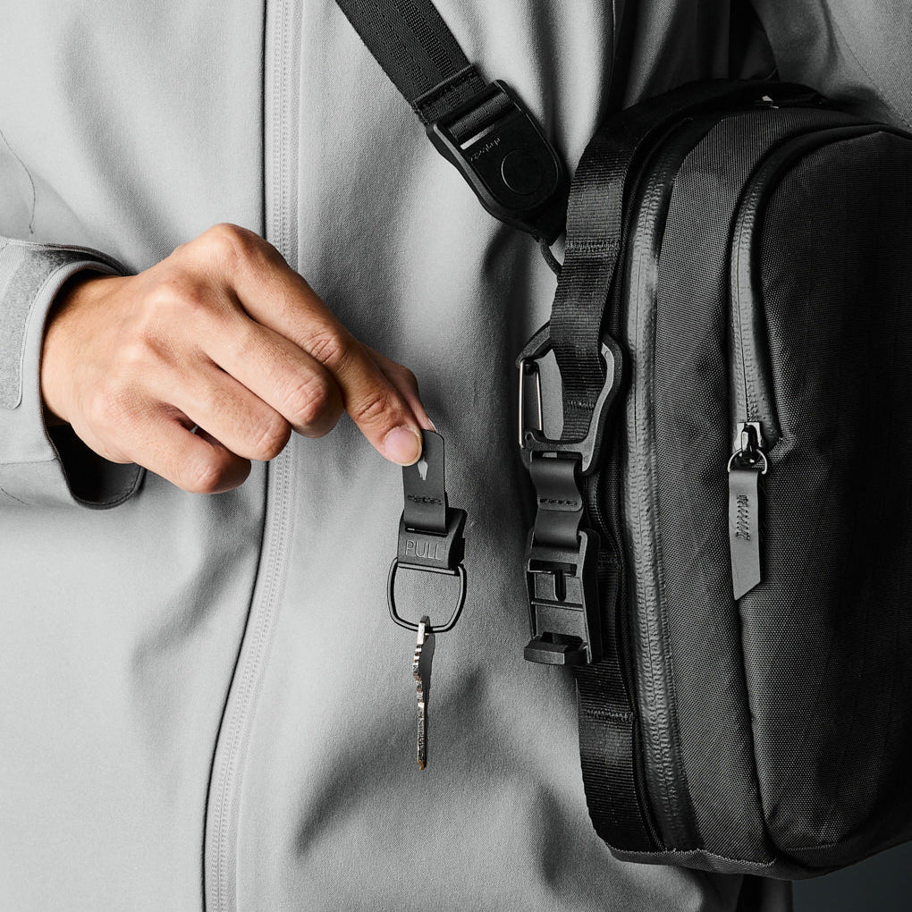 ALPAKA Hub Carabiner (L) 多功能鑰匙扣｜Hypalon 帶子 與耐用注塑成型登山扣