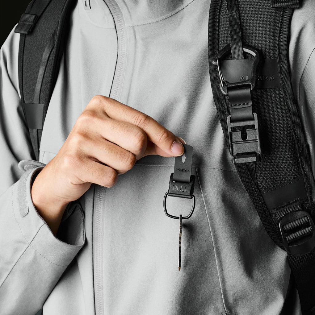ALPAKA Hub Carabiner (L) 多功能鑰匙扣｜Hypalon 帶子 與耐用注塑成型登山扣