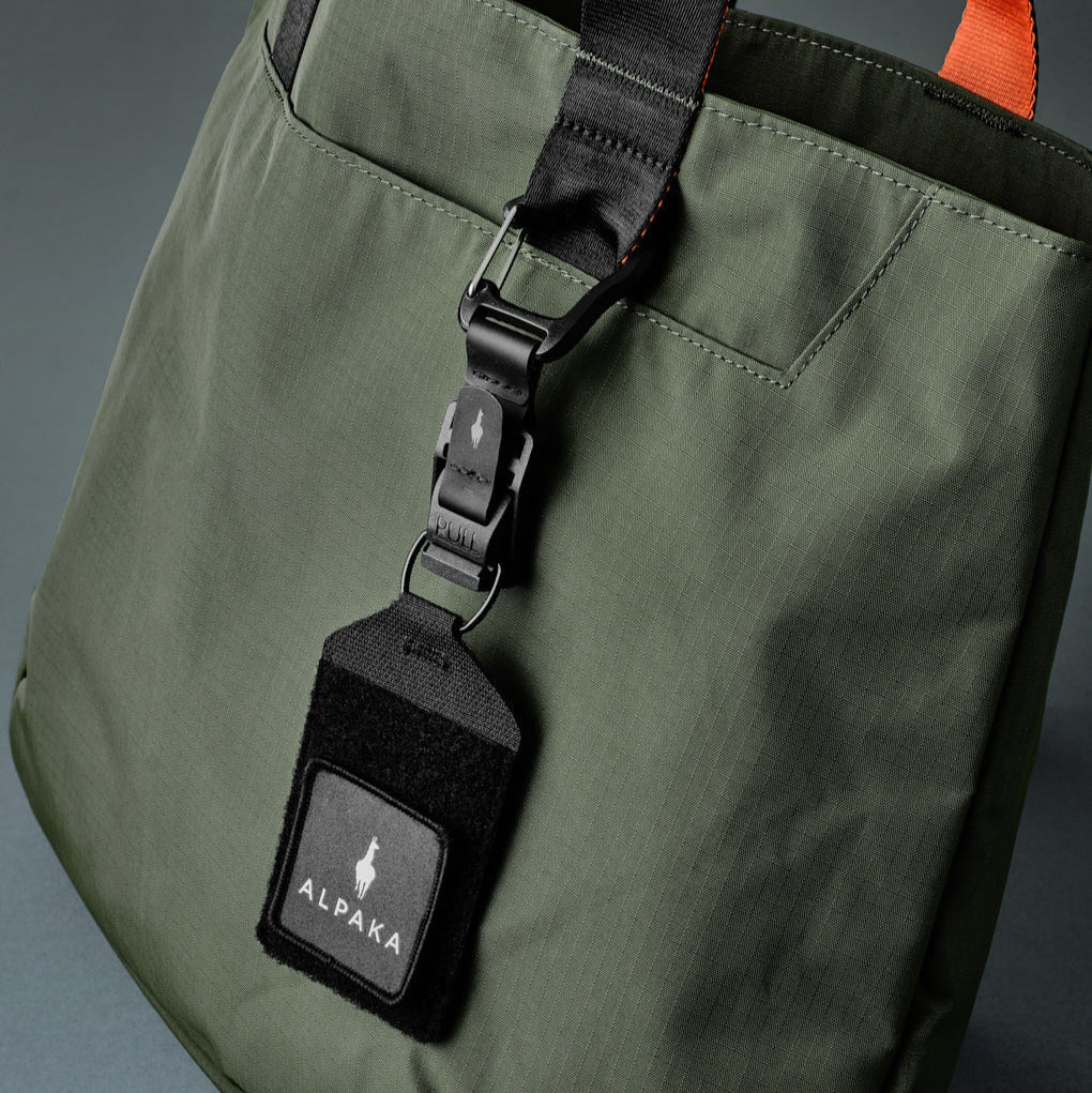 ALPAKA Hub Carabiner (L) 多功能鑰匙扣｜便攜設計，磁吸扣環，輕鬆管理隨身物品