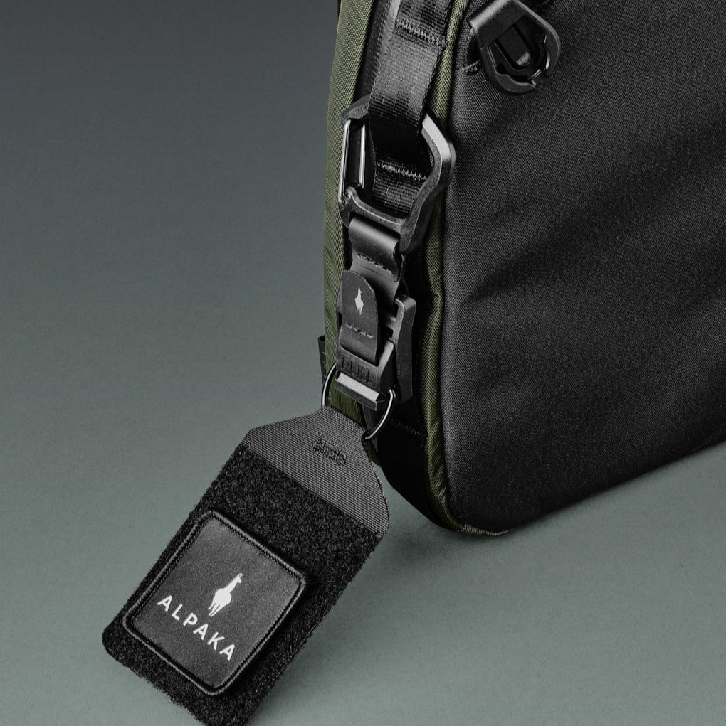 ALPAKA Hub Carabiner (L) 多功能鑰匙扣｜便攜設計，磁吸扣環，輕鬆管理隨身物品