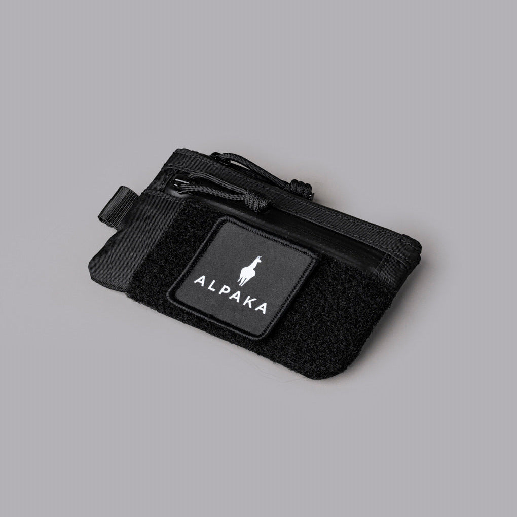 採用防水 X-Pac® VX21 面料，配備 YKK AquaGuard 防水拉鍊