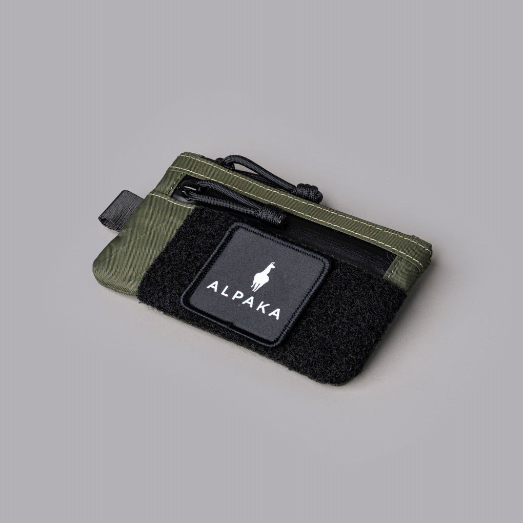 採用防水 X-Pac® VX21 面料，配備 YKK AquaGuard 防水拉鍊