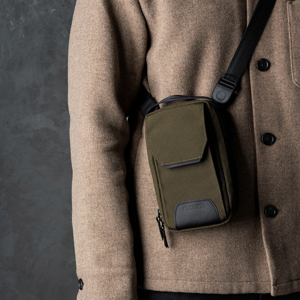ALPAKA Modular Sling V2｜多功能手機袋 300D｜側面結實織帶環可連接 HUB 系列模組化配件，擴展功能性