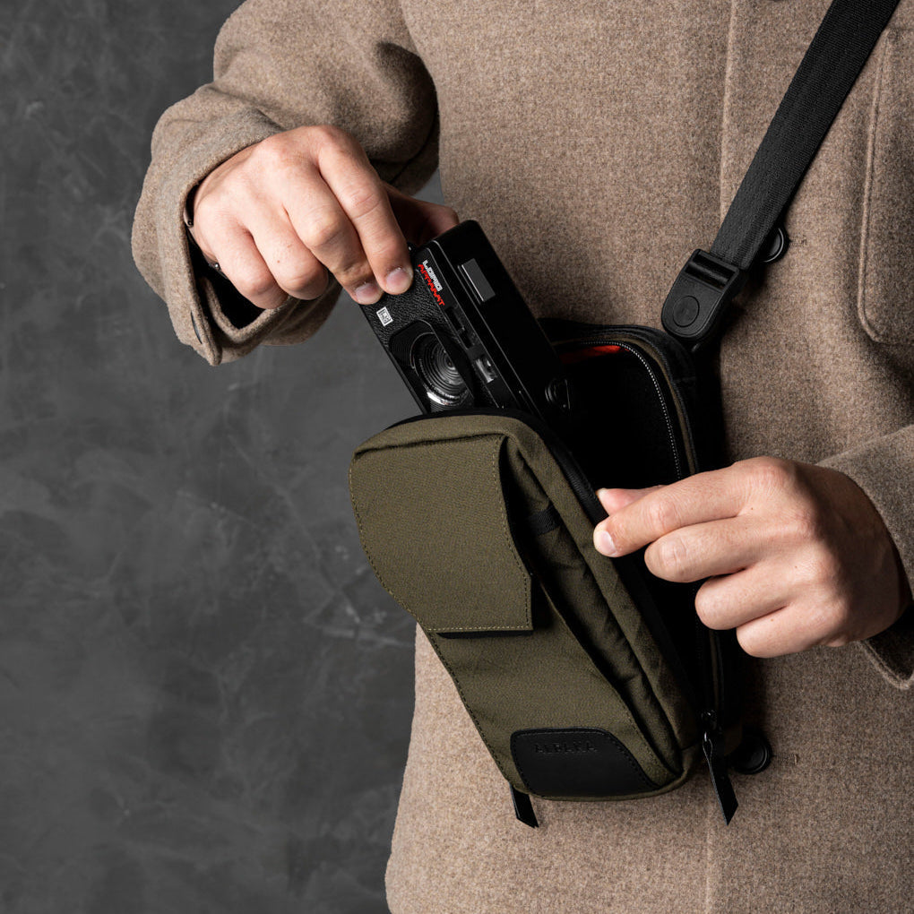ALPAKA Modular Sling V2｜多功能手機袋 300D｜側面結實織帶環可連接 HUB 系列模組化配件，擴展功能性