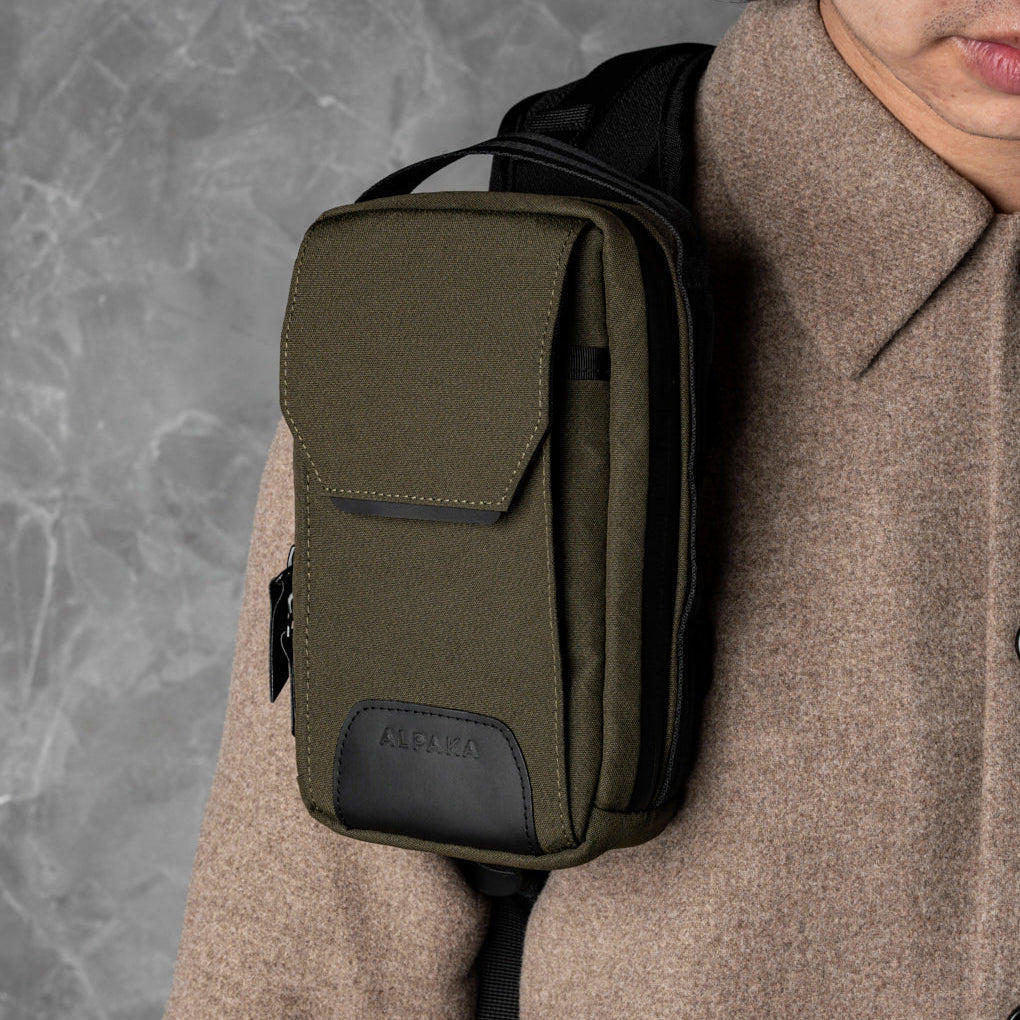 ALPAKA Modular Sling V2｜多功能手機袋 300D｜側面結實織帶環可連接 HUB 系列模組化配件，擴展功能性