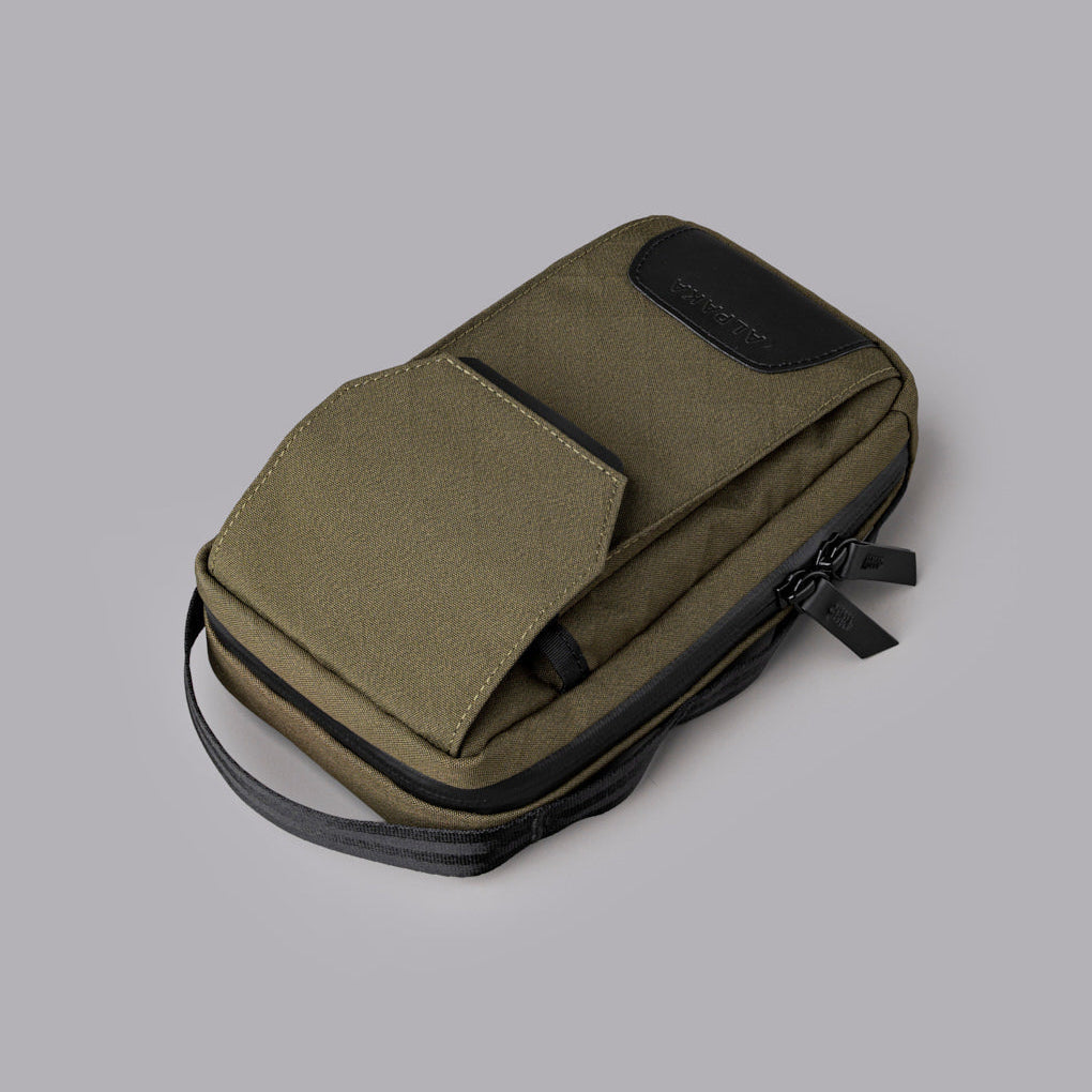 ALPAKA Modular Sling V2｜多功能手機袋 300D｜側面結實織帶環可連接 HUB 系列模組化配件，擴展功能性