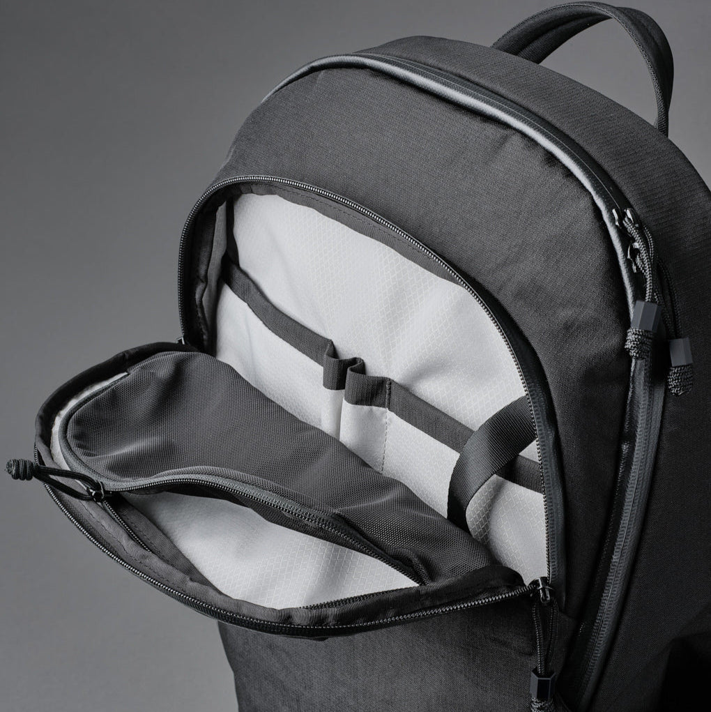 ALPAKA Bravo Backpack 23L｜內部多功能隔層｜可容納筆記本電腦與日常用品