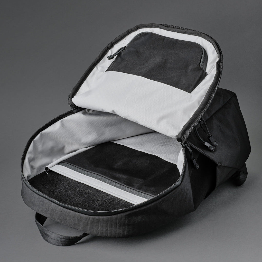 ALPAKA Bravo Backpack 23L｜內部多功能隔層｜可容納筆記本電腦與日常用品