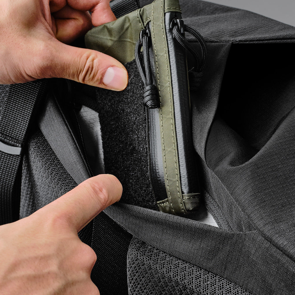 ALPAKA Bravo Backpack 23L｜適合通勤與旅行使用｜內置 16 吋筆記型電腦隔層
