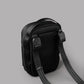 Metro Sling V2 採用 X-Pac® 防水面料及 YKK Aquaguard 拉鍊，全天候防護