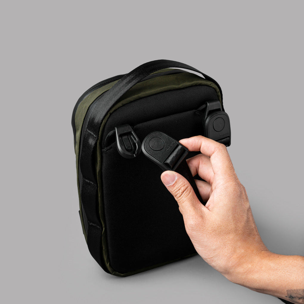 Metro Sling V2 採用 X-Pac® 防水面料及 YKK Aquaguard 拉鍊，全天候防護