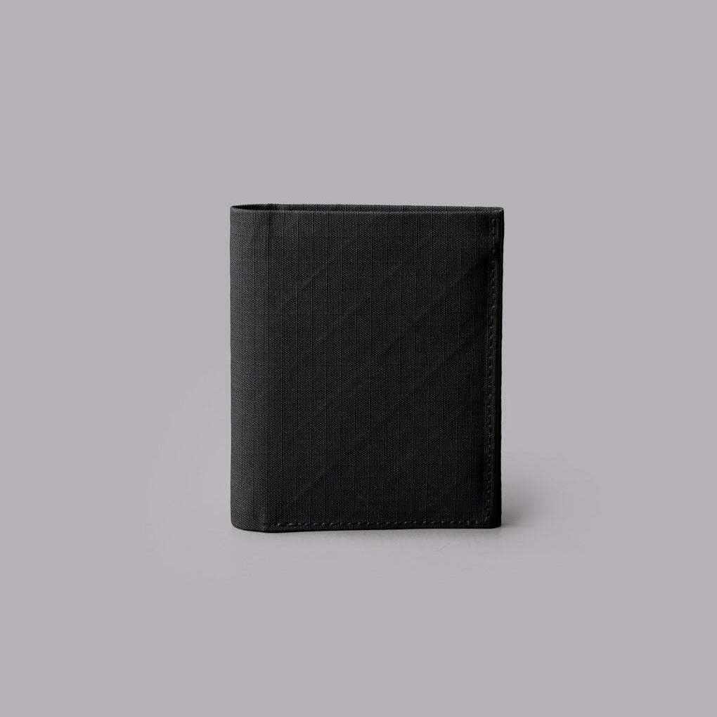 ARK Bifold Coin Wallet 採用 Axogrid 防水面料，耐用且輕便