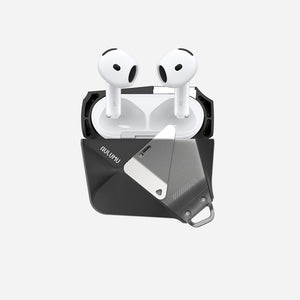 A29 幾何造型保護殼，耐用設計有效防摔、防刮，完美保護 AirPods 4