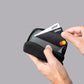 ALPAKA Zip Coin Wallet 內建 RFID 防盜技術，有效保護信用卡資料安全