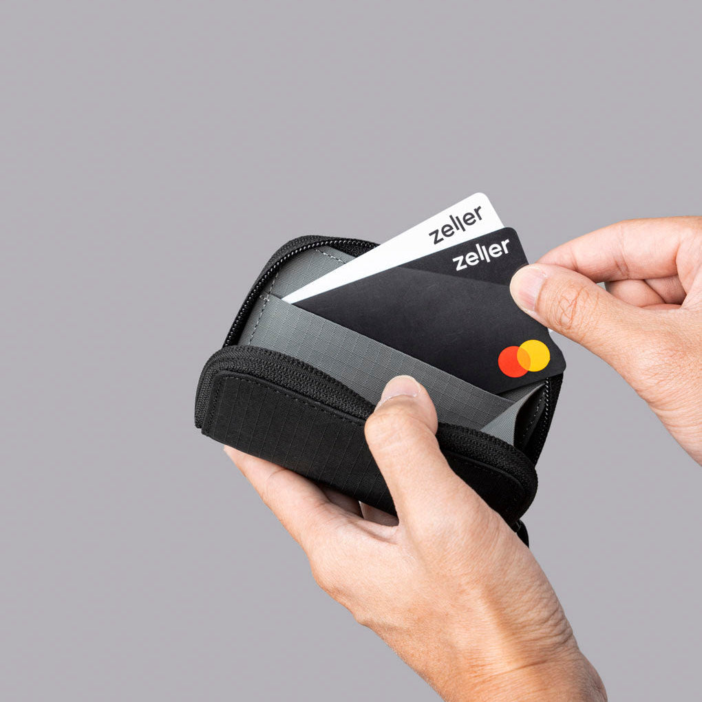 ALPAKA Zip Coin Wallet 內建 RFID 防盜技術，有效保護信用卡資料安全