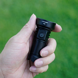 適用於巡邏、露營及徒步旅行的 urFlamp® V63 超強手電筒