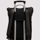 Onyx Backpack 符合航空隨身行李尺寸規範，適合國際旅行使用
