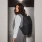 Onyx Backpack 採用 ANSI 認證防割布料與鋼絲加強肩帶，提供全面防盜保護