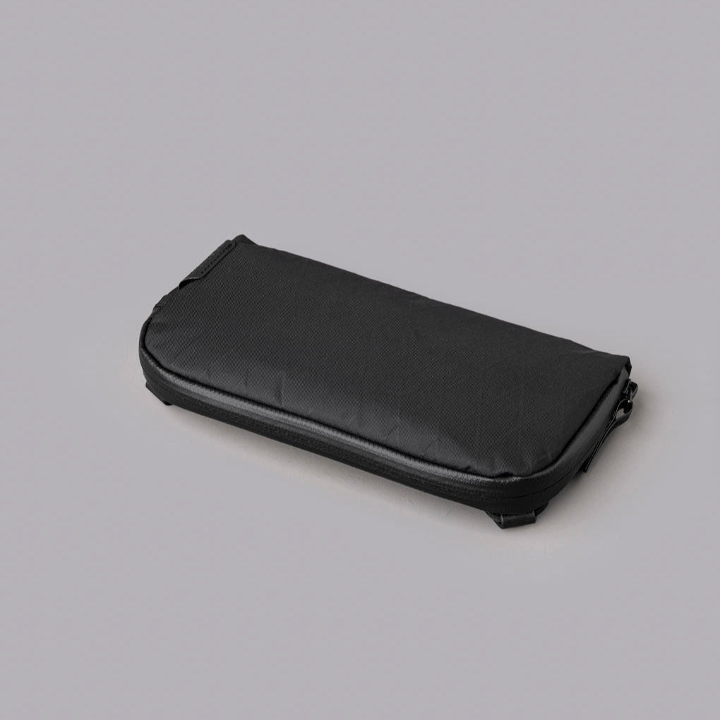 Flight Pouch 採用防水 X-Pac® 面料，耐用且防濕性能卓越