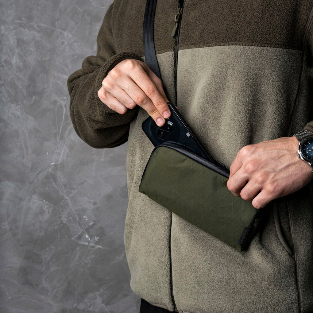 Flight Pouch 採用防水 X-Pac® 面料，耐用且防濕性能卓越