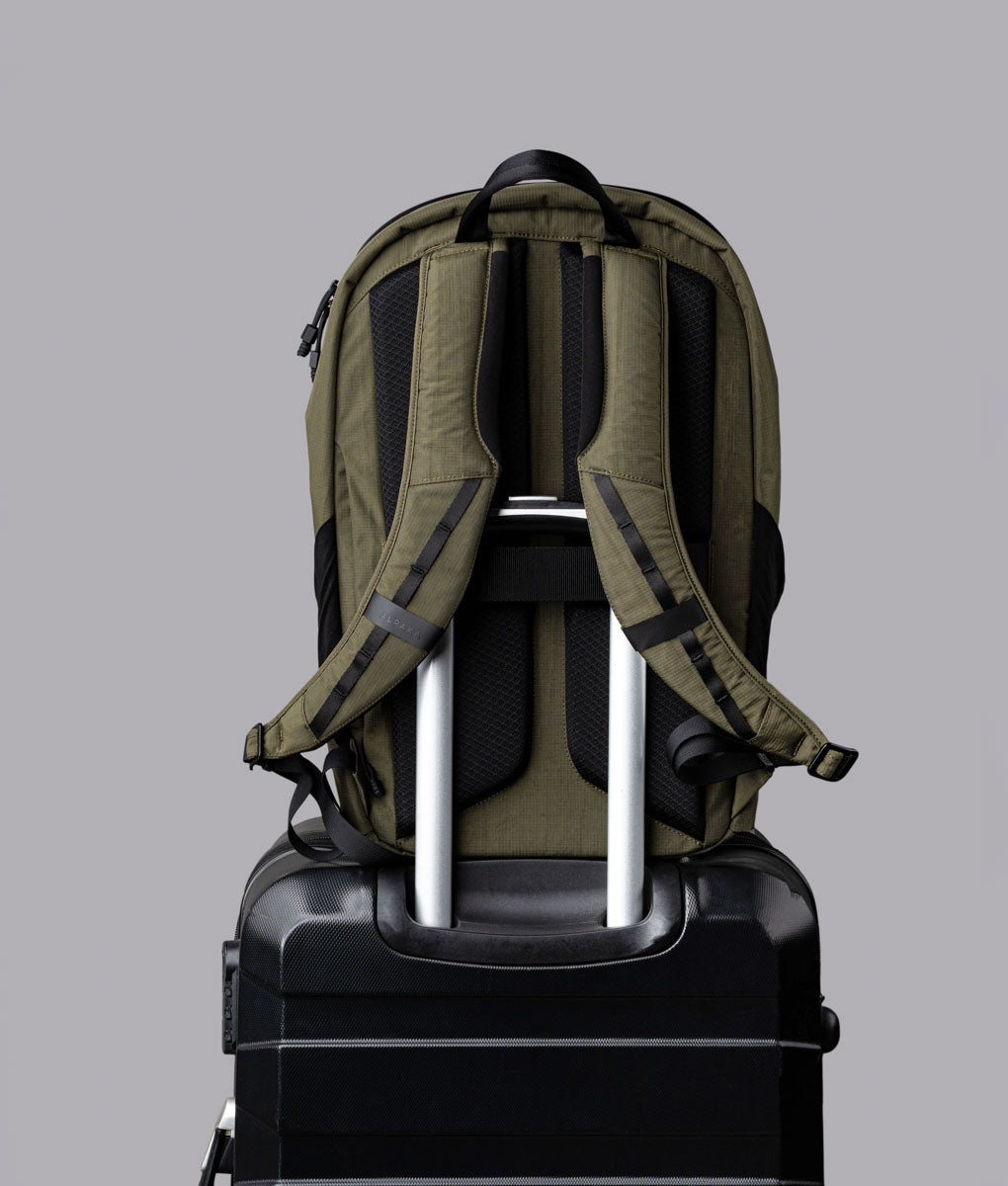 ALPAKA Bravo Backpack 23L｜適合通勤與旅行使用｜內置 16 吋筆記型電腦隔層