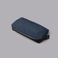 採用 Axoflux 400D 防水布料與 YKK AquaGuard 防水拉鏈，全面保護隨身物品