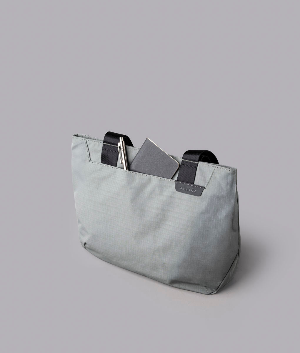 Elements Tote (S) 防水輕便手提包，9L 容量，適合日常通勤與購物使用