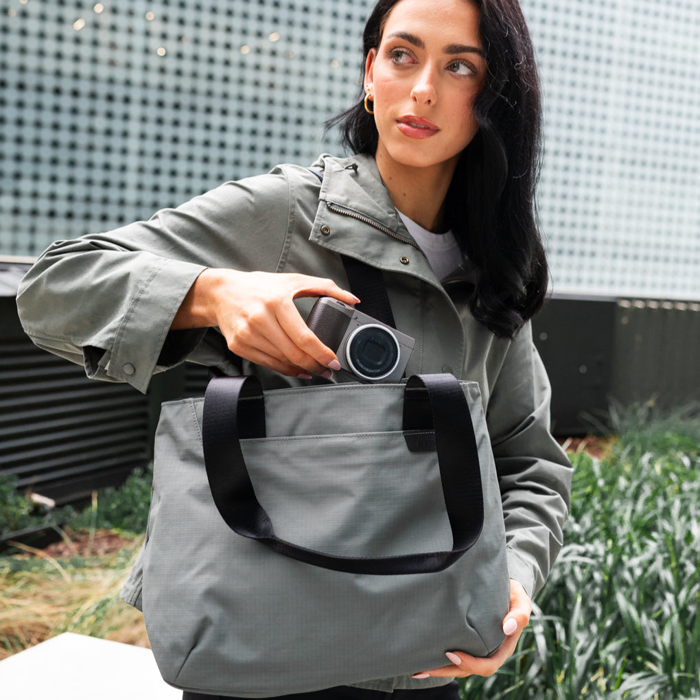 Elements Tote (S) 防水輕便手提包，9L 容量，適合日常通勤與購物使用