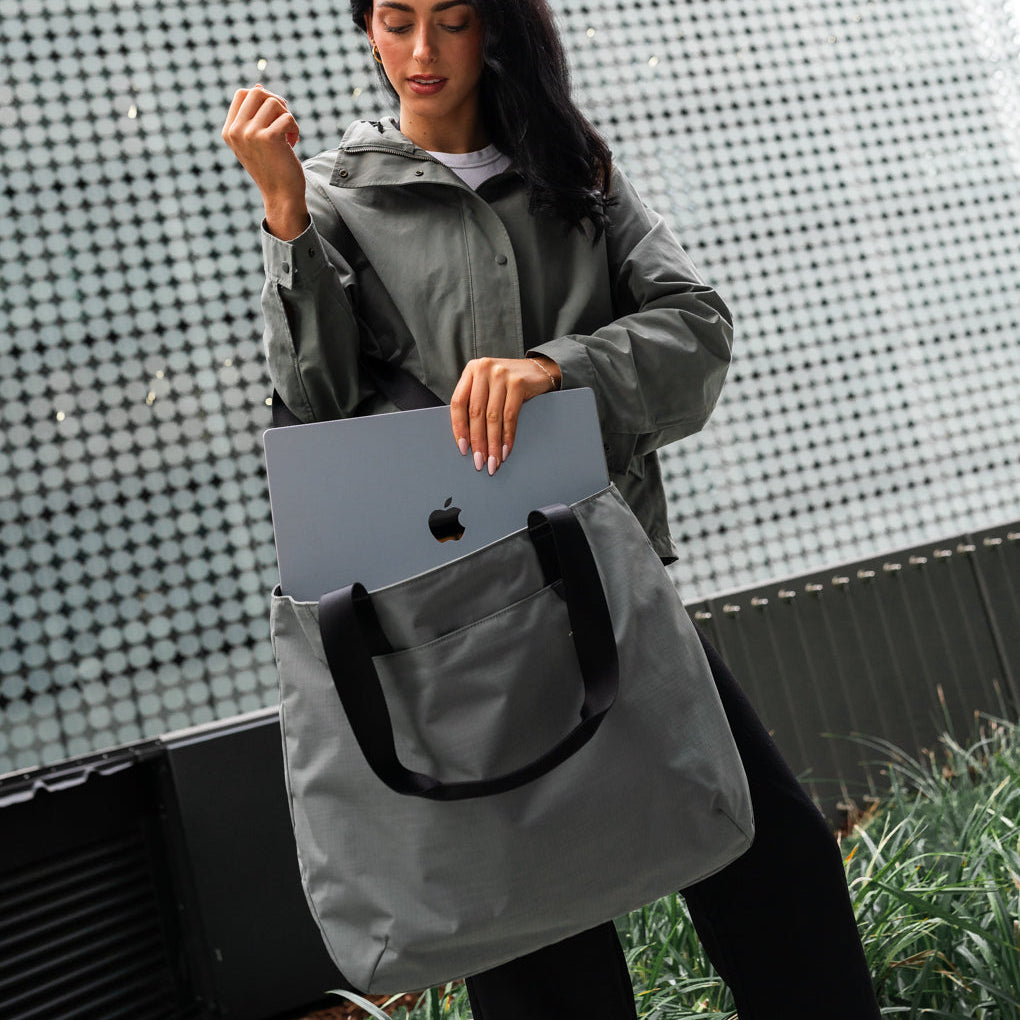  ALPAKA Elements Tote (L) 加大版手提包 - 實用大容量設計