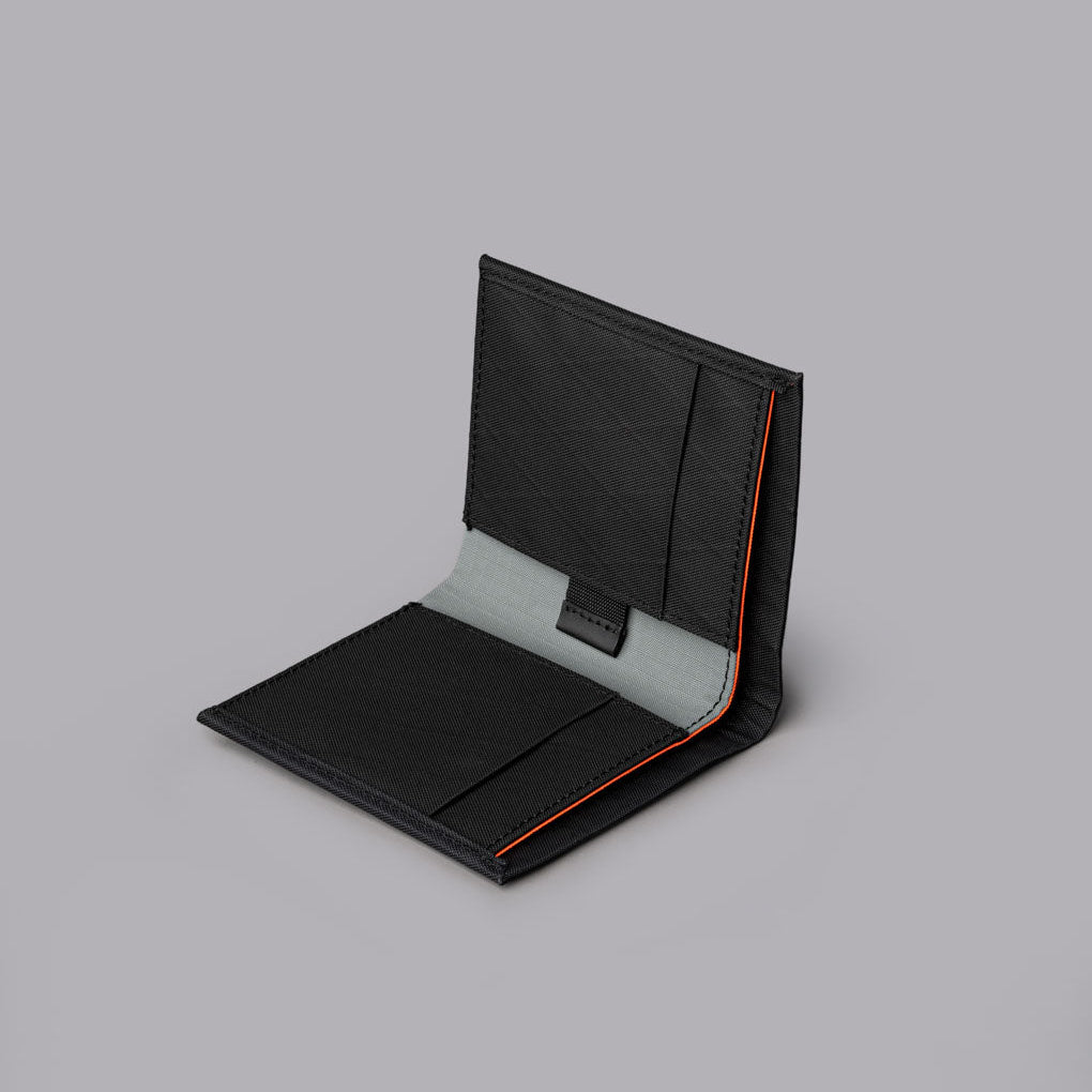  ALPAKA Ark Bifold Cash Wallet 雙折錢包防潑水設計，輕便時尚